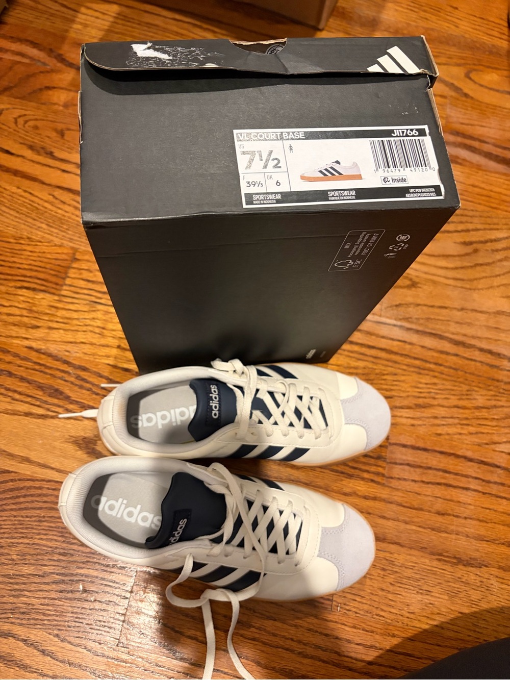NEW in box adidas Women’s VL Court Base Sneakers in White & Navy Blue 7.5W